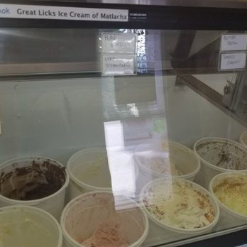 Licks homeburgers icecream, women on knees blowjob