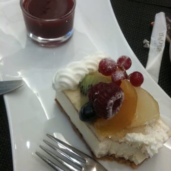 Photo de Lenôtre , Cannes, Alpes,Maritimes, France. Shuss aux fruits d