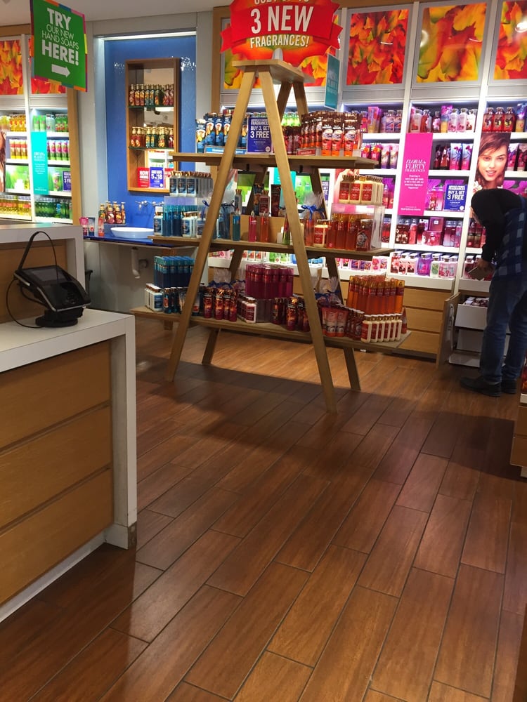 Bath & Body Works - 17 Photos & 33 Reviews - Cosmetics & Beauty Supply ...
