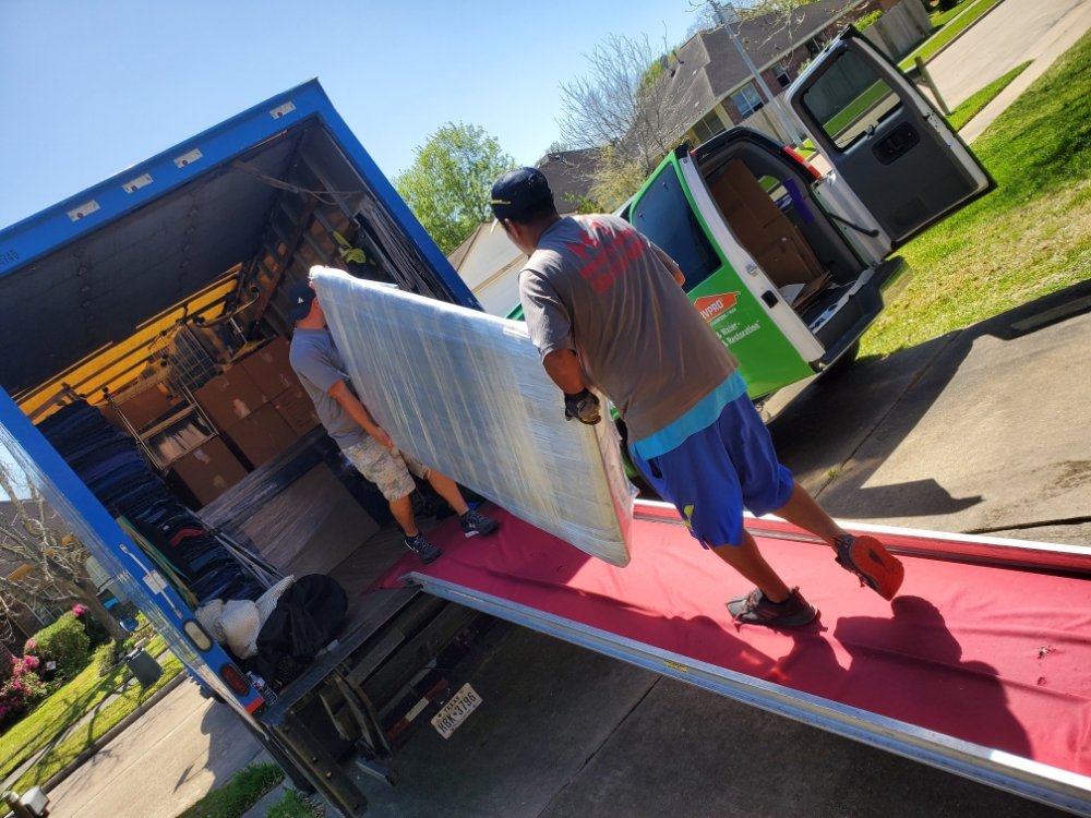 H 1 Delivery & Moving