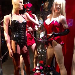 Girl shows boobs during fight Rubber amsterdam latex clothing