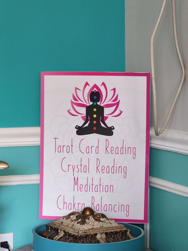 Psychic Consultant Dina