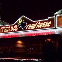 Free Appetizer w Purchase For beverages, Texas Roadhouse offers mixed drinks, beer and wine, as well as soda and iced tea. Try one of their special cocktails, like a Jamaican Cowboy, and save room for dessert! The dessert menu includes strawberry cheesecake, brownies, apple pie and a few other tasty treats. REWARDS PROGRAM Sign up for the Texas Roadhouse email club!
