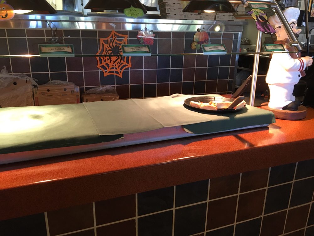 Came In For Buffet Lunch At 12 00 Very Slow To Put Out S Photo Of Round Table Tracy Ca United States Came In For