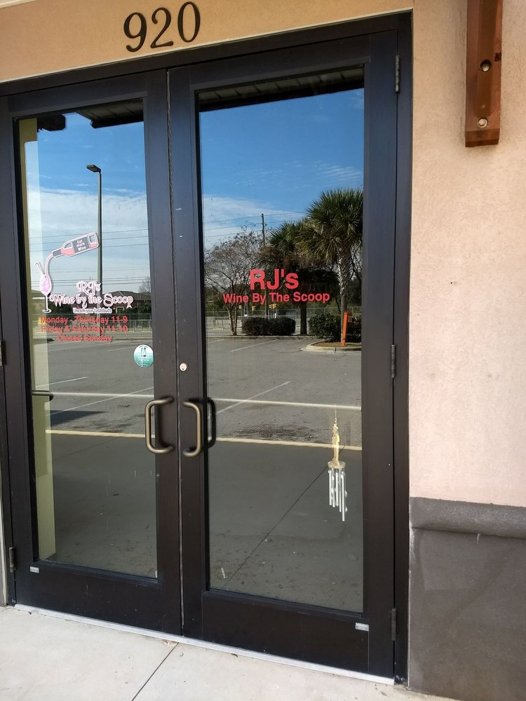 RJ’s Wine By The Scoop Ice Cream & Frozen Yogurt 920 Thomas Dr