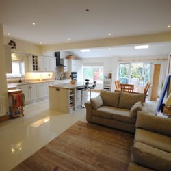 Kitchenwise － Blanchardstown, Co. Dublin, 愛爾蘭的相片。Solid Oak Painted Ivory Kitchen