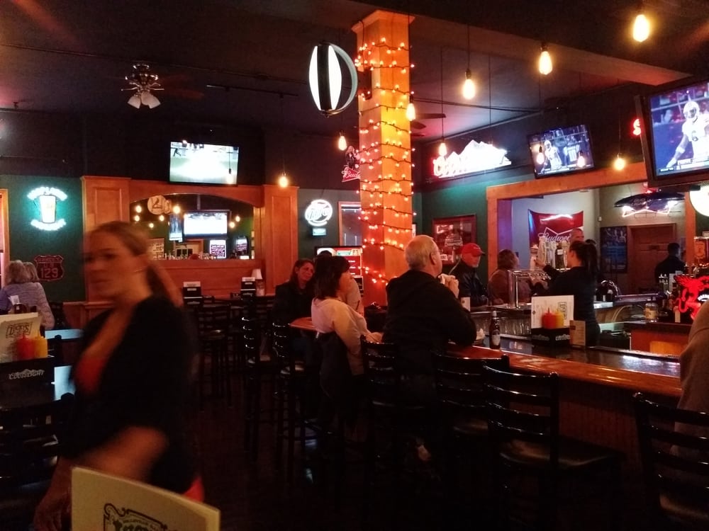 Lucky's bar and grill