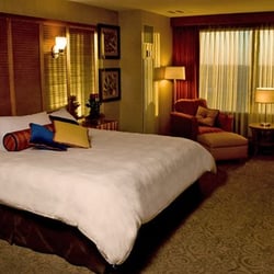 Isle Hotel Waterloo 44 Photos 18 Reviews Hotels 777 Photo Of Isle Hotel Waterloo Ia United States Deluxe King