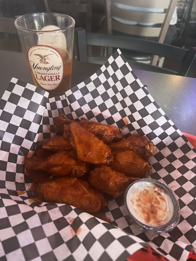 Hot Chicks Wings House
