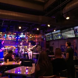 Tin Roof Broadway 224 Photos 204 Reviews American New 316 Photo Of Tin Roof Broadway Nashville Tn United States Country Rock