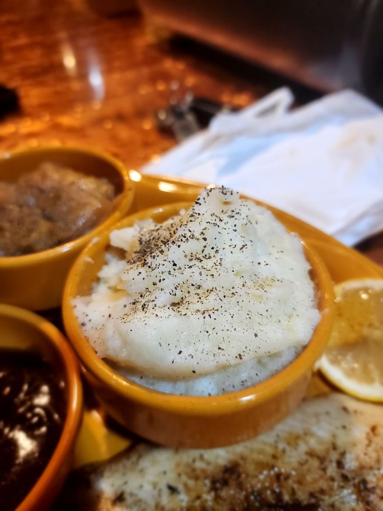 Rennee's Restaurant and Lounge