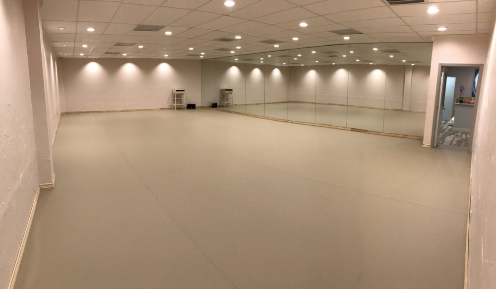 Room 2 1 000 Square Feet Marley Vinyl Floor Surface Sprung Sub 4 Photos For Plano Studio
