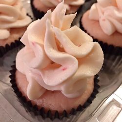 Red Velvet Cupcake Company 54 Photos Cupcakes Ramblewood Photo Of Red Velvet Cupcake Company Baltimore Md United States Strawberry Cupcakes