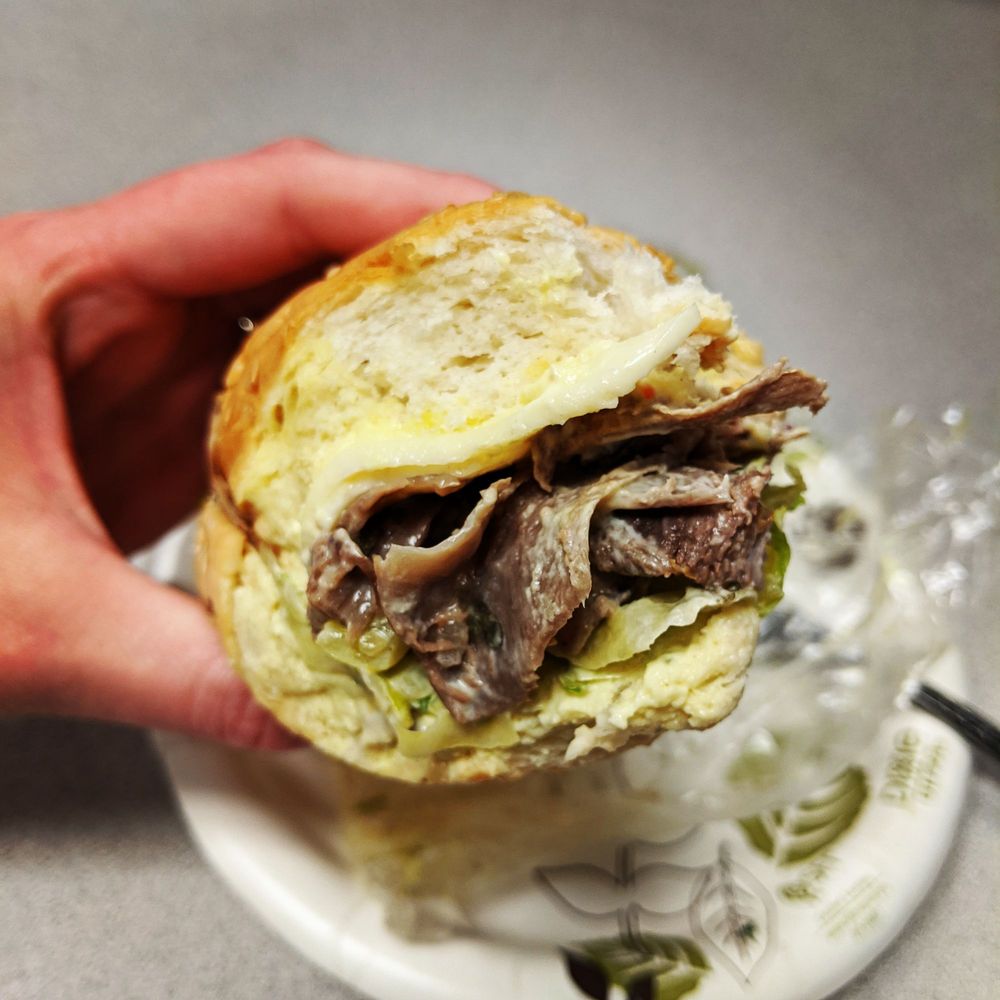 Country Club Liquors & Delicatessen