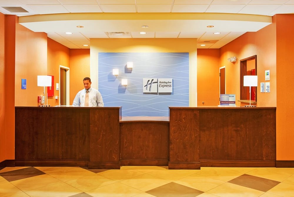 Holiday Inn Express & Suites Jamestown
