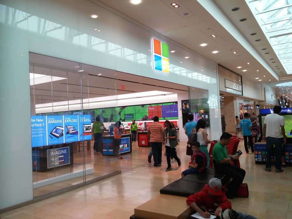 Microsoft Store Electronics 100 City Centre Drive, Mississauga, ON