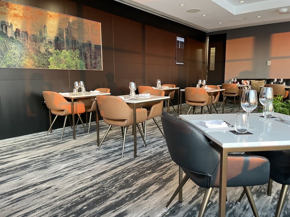 Air Canada Maple Leaf Lounge