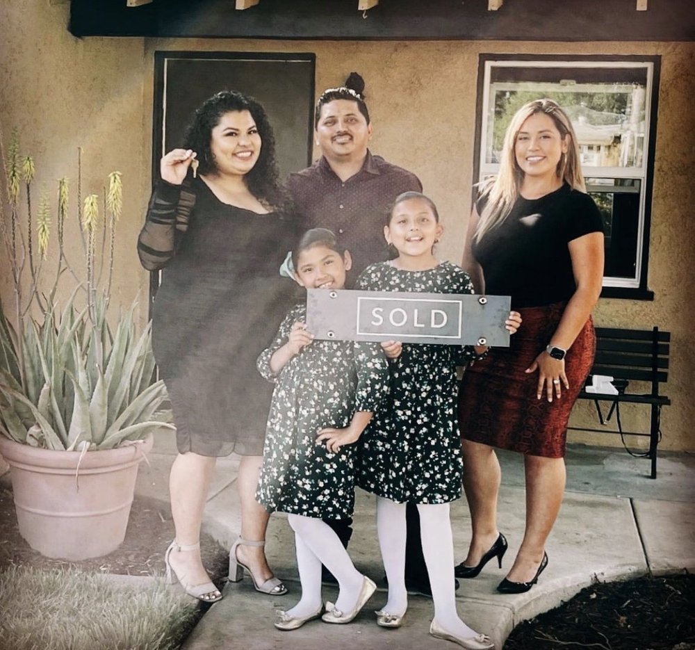 Isela Vargas - Realty One Group