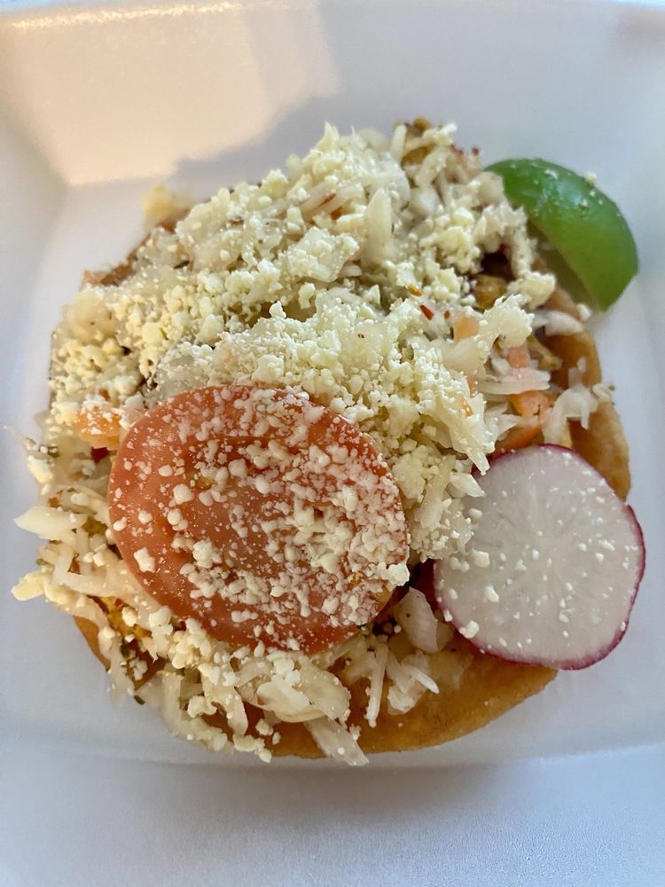 El Salvadoreno Pupuseria Restaurant