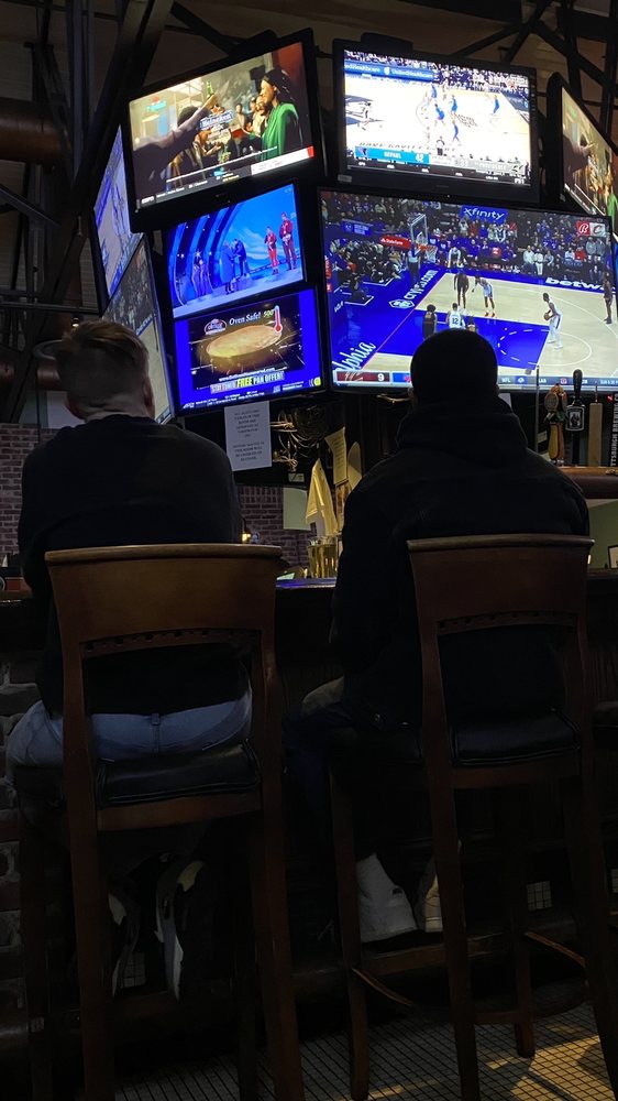 Champs Sports Bar & Grill