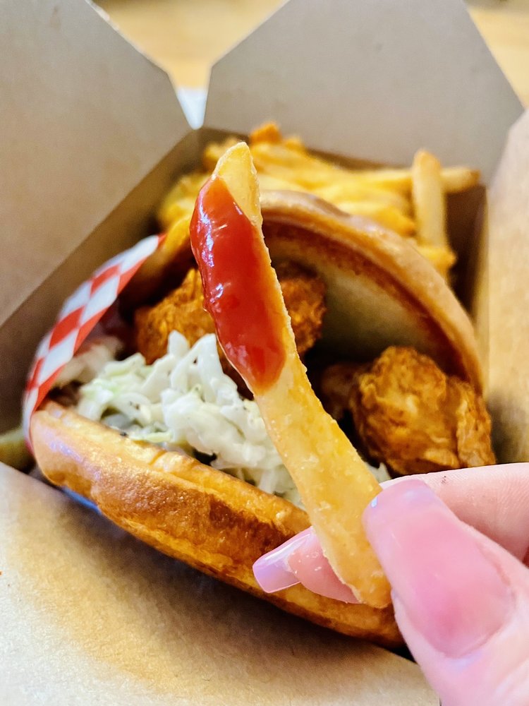 Legend Hot Chicken - Montebello