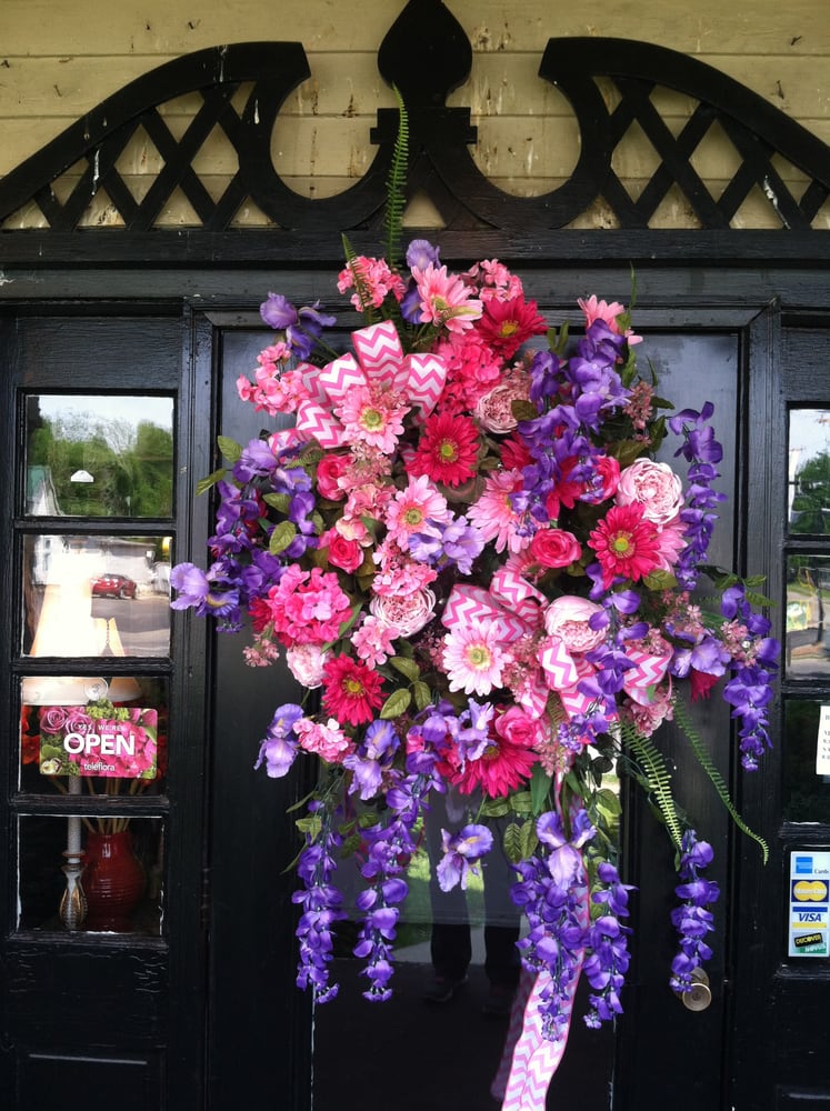 Gary’s Fleur De Lis Florists 2219 Frederica St, Owensboro, KY