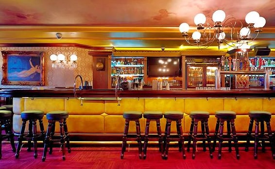 Where To Eat And Drink In Fisherman S Wharf For Non Tourists The New Version Of This Storied San Francisco Bar Is A Good Place For Decent Tail With Heavy Dose Fisherman S Wharf Vibrations