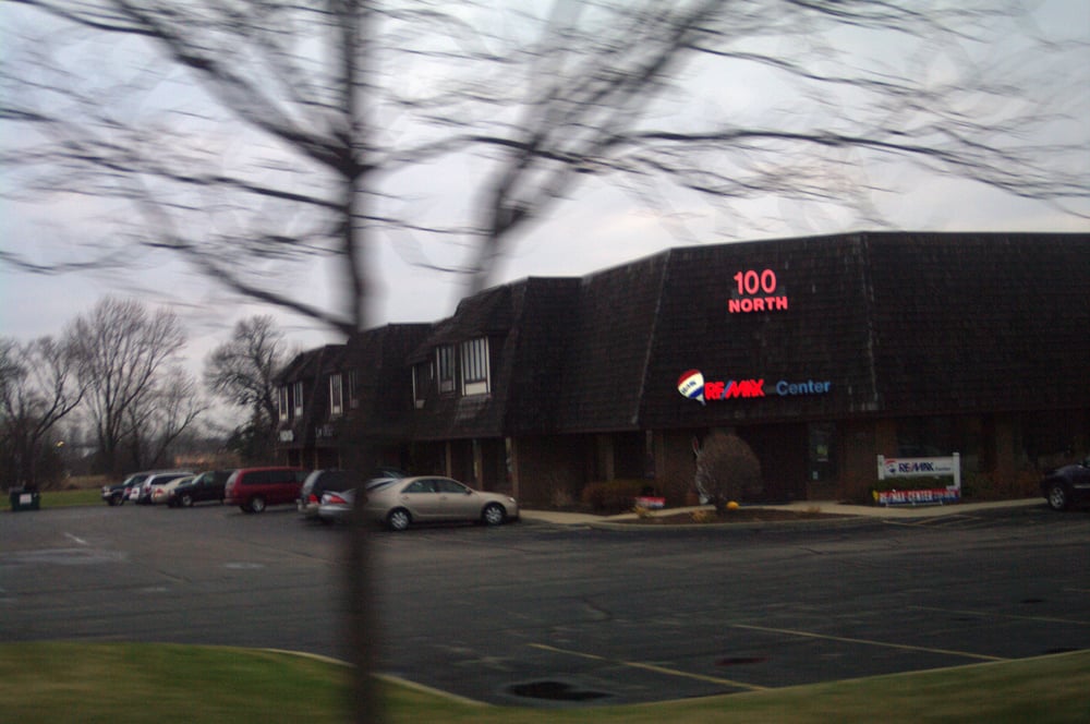 RE/MAX Center Real Estate Services 15 Commerce Dr, Grayslake, IL