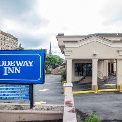 Rodeway Inn 16 Photos Hotels 411 Broadway Paterson Nj Photo Of Rodeway Inn Paterson Nj United States