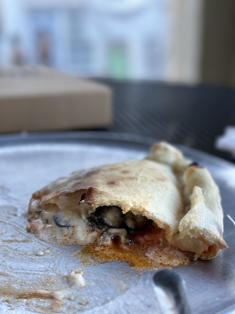 Pop's Backdoor Pizza and Calzones