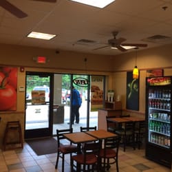 Subway Fast Food 4721 Mcknight Rd Pittsburgh Pa Restaurant Photo Of Subway Pittsburgh Pa United States Dining Area
