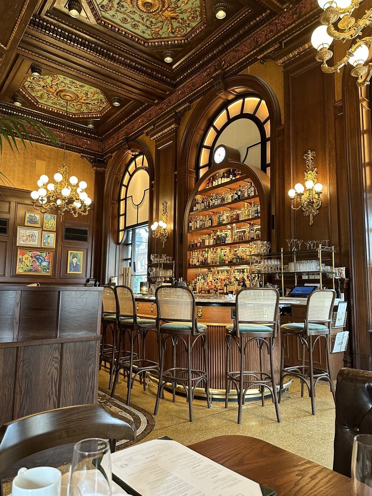 Le Cavalier At The Green Room