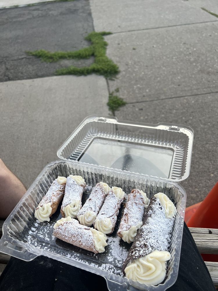 Scuteri's Cannoli Connection