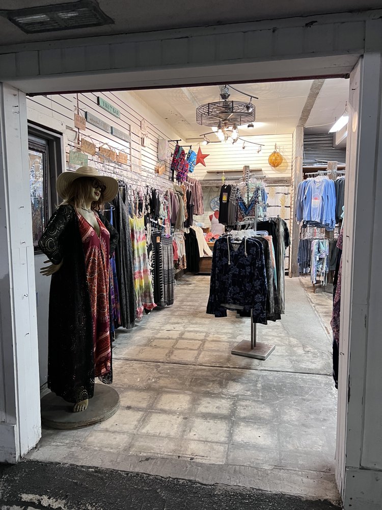 Tradewinds & Pineapple Alley