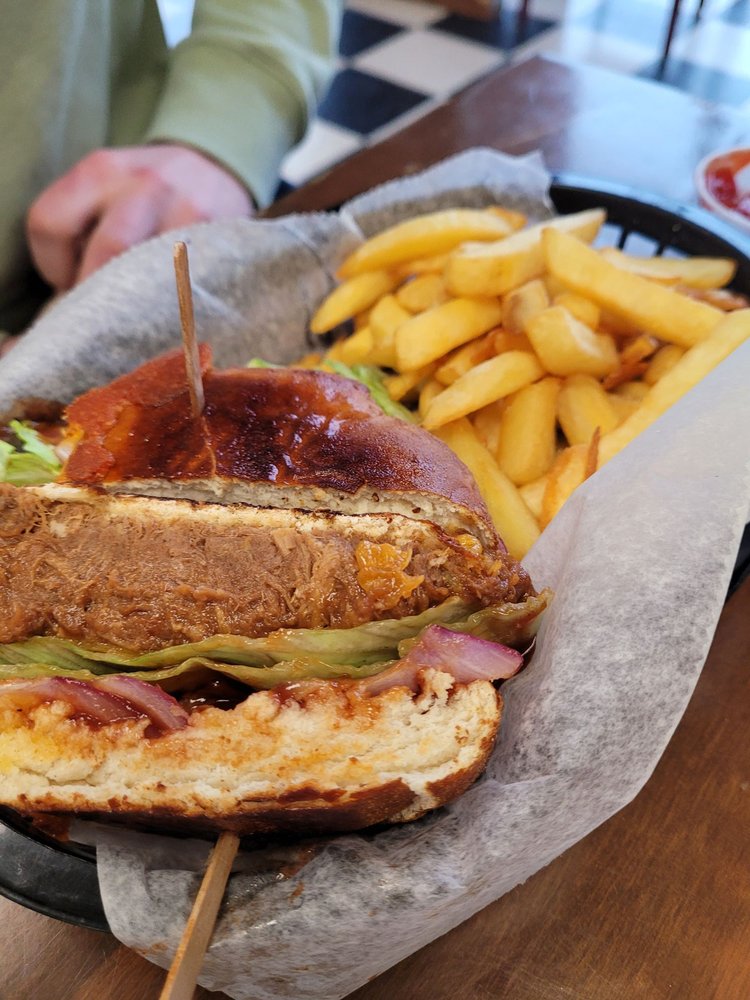 Pretzel Pizza Cafe & Creamery