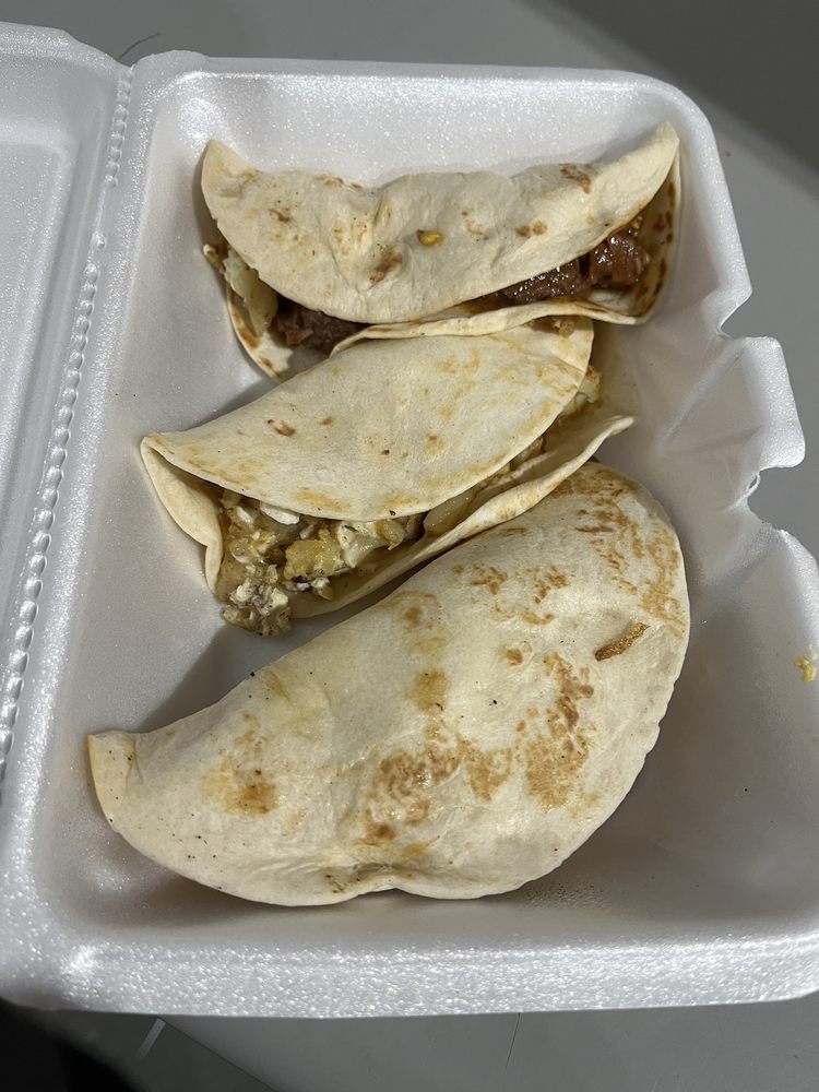 Los Lupes Taquería