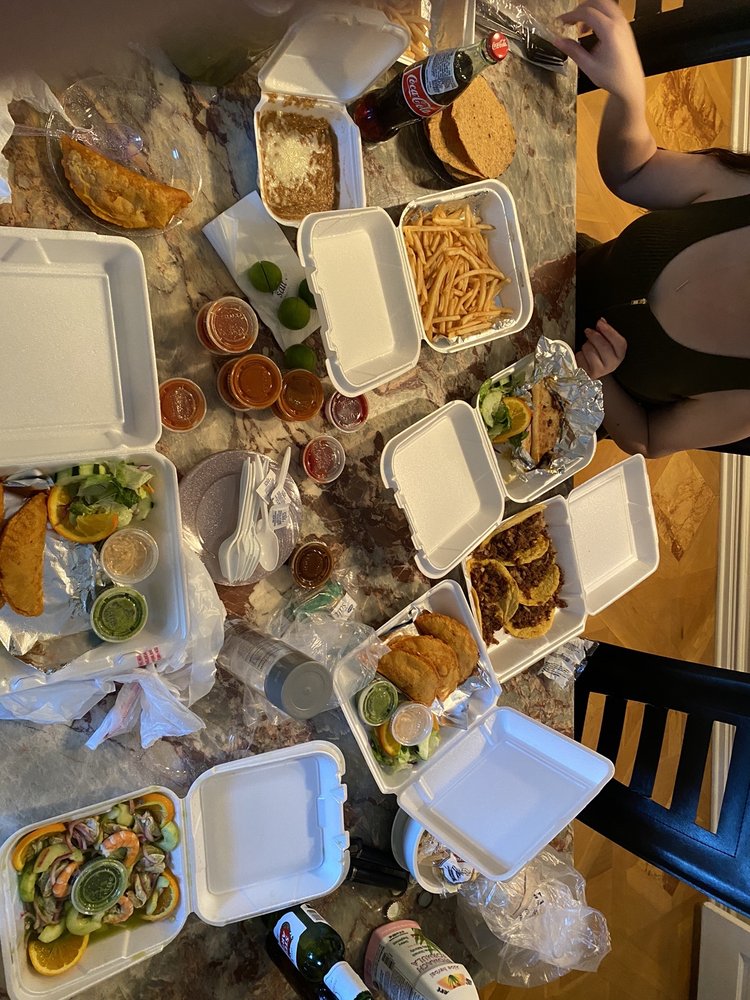 El Marisquero Bar and Grill