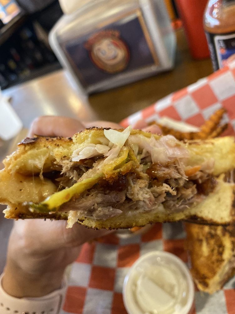 Cheesie's Pub & Grub - Lakeview