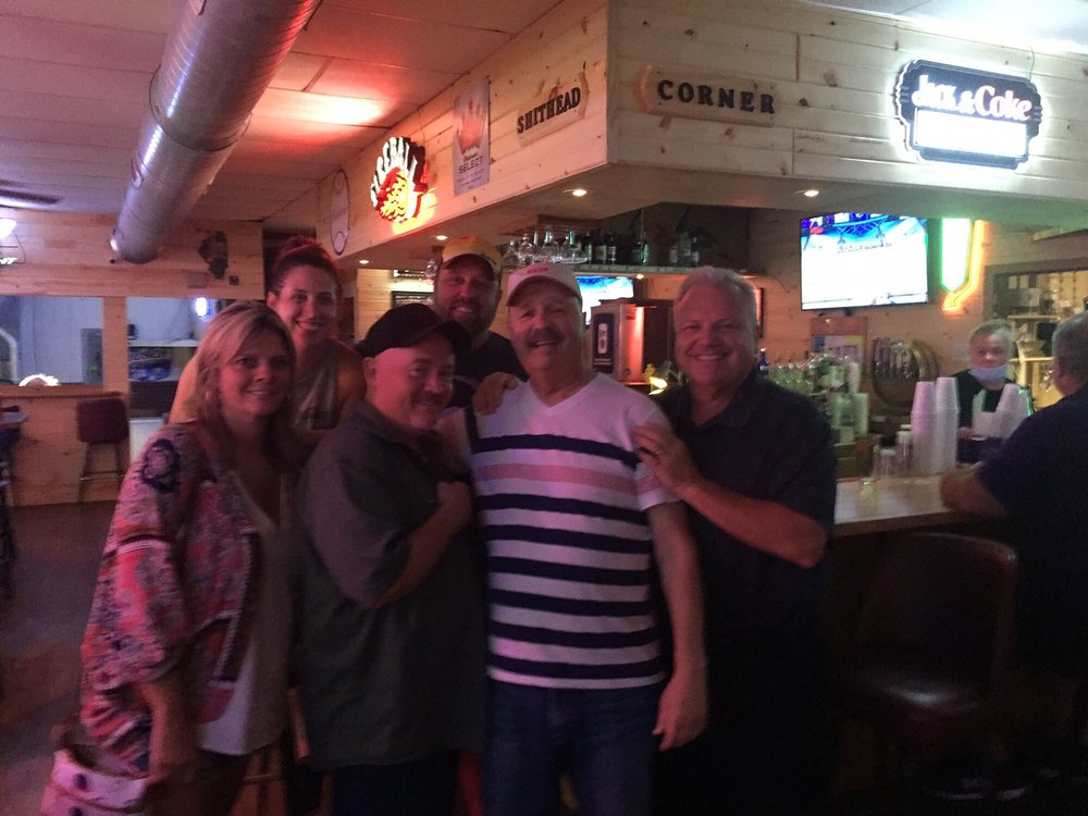Hut Sports Bar & Grill