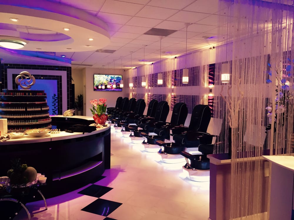 Lux Nail Lounge