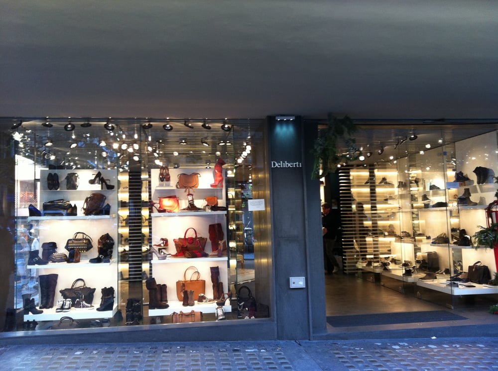 Deliberti Shoe Stores Via Michele Kerbaker 43, Vomero