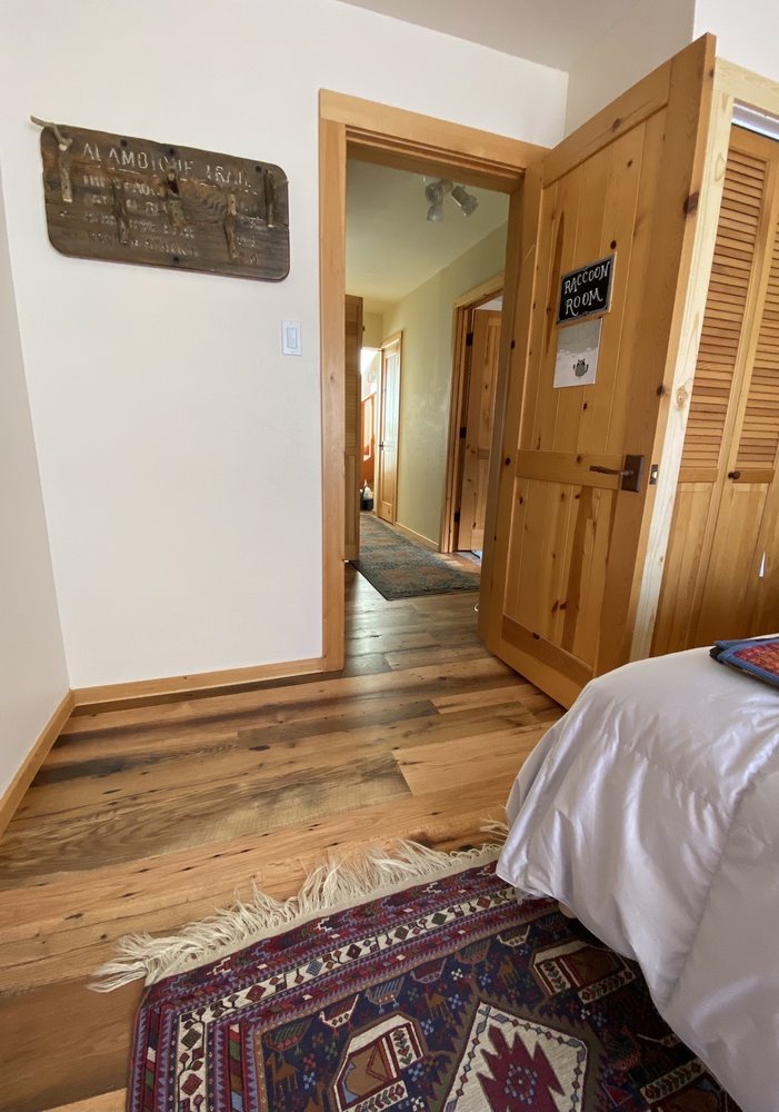 image of business JD HOSS Hardwoods & Carpet