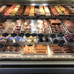 Hana S Donuts 45 Photos 49 Reviews 2131 34th St Photo Of Hana S Donuts Kansas City Ks United States Donut Case On
