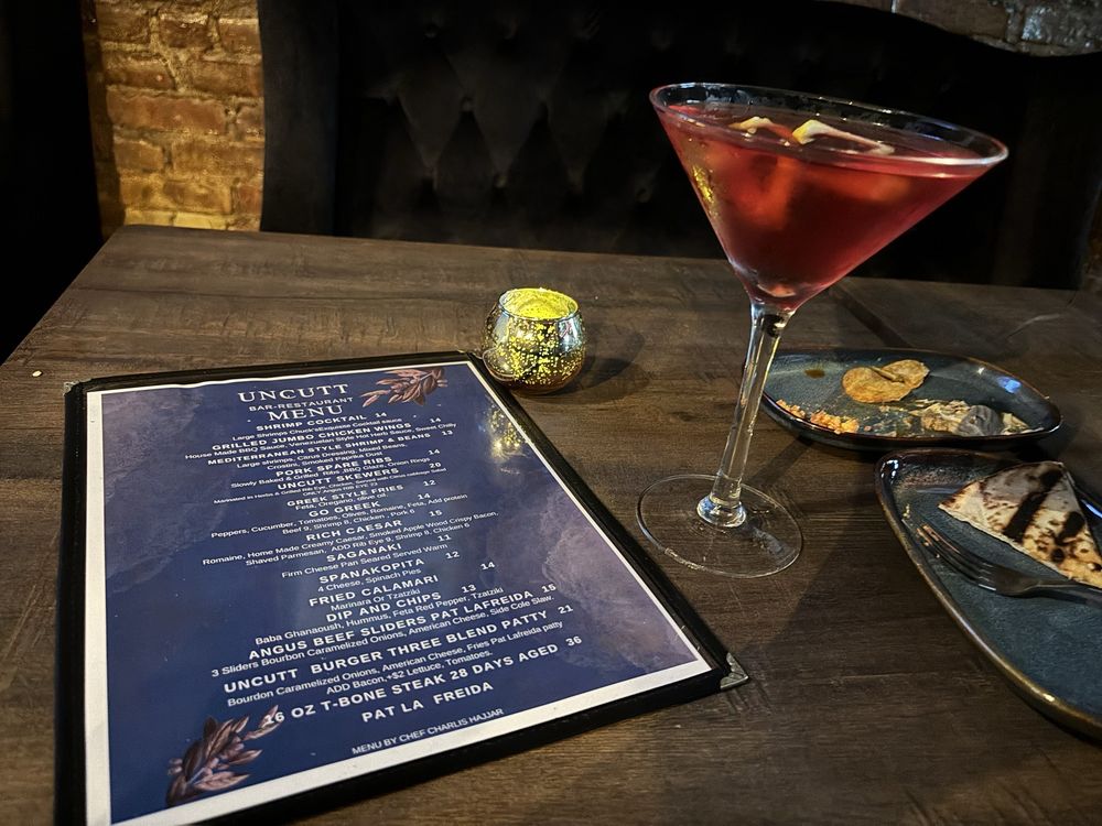 Uncutt Bar & Restaurant