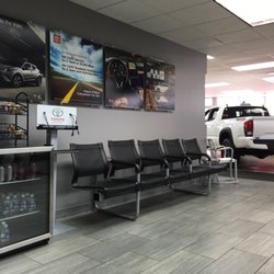 Midtown Toyota 50 Photos 85 Reviews Car Dealers 2700 N Photo Of Midtown Toyota Chicago Il United States Complimentary Refreshments