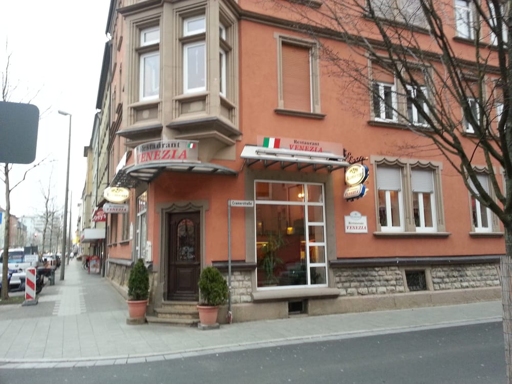 Der Hammer tora die Tätowierung für das Mädchen