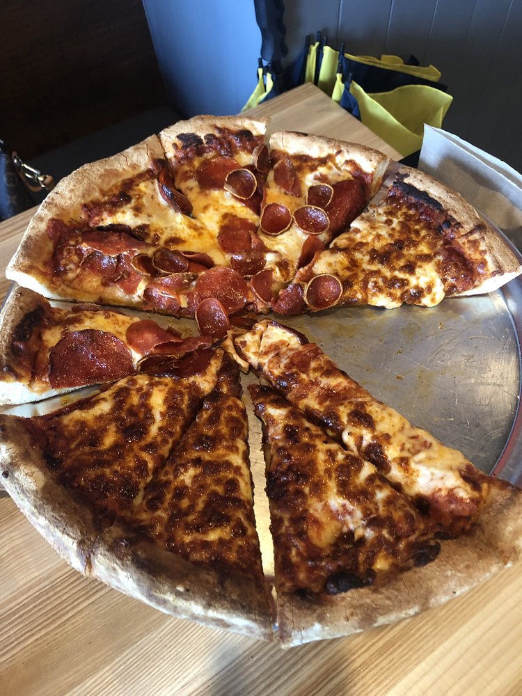 Round Table Pizza 34 Mga Larawan At 25 Review 6000 Larawan Ng Round Table Pizza Culver City Ca Estados Unidos