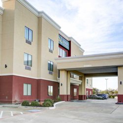quality inn suites 29 photos 10 reviews hotels 1027 north machine works bryan tx