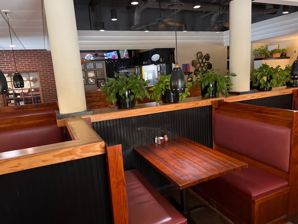 Basil's Restaurant & Pizzeria