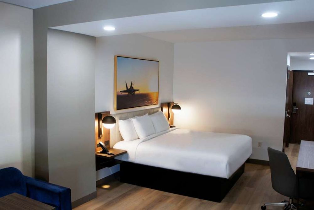 Holiday Inn Express & Suites - Manchester